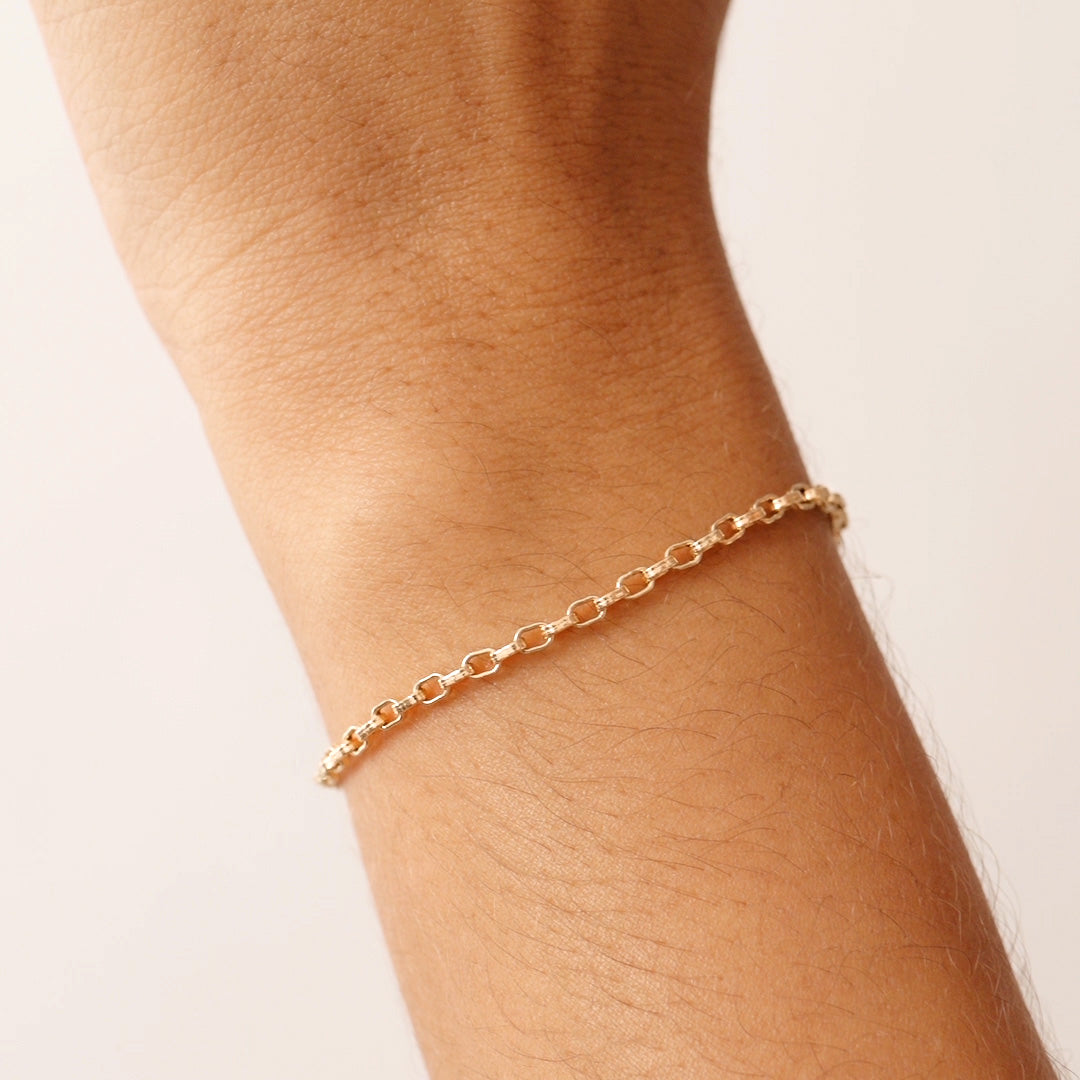 14K Real Solid Gold Box Chain Bracelet featuring an elegant and modern design with adjustable links and a spring ring clasp, perfect for everyday wear or gifting.