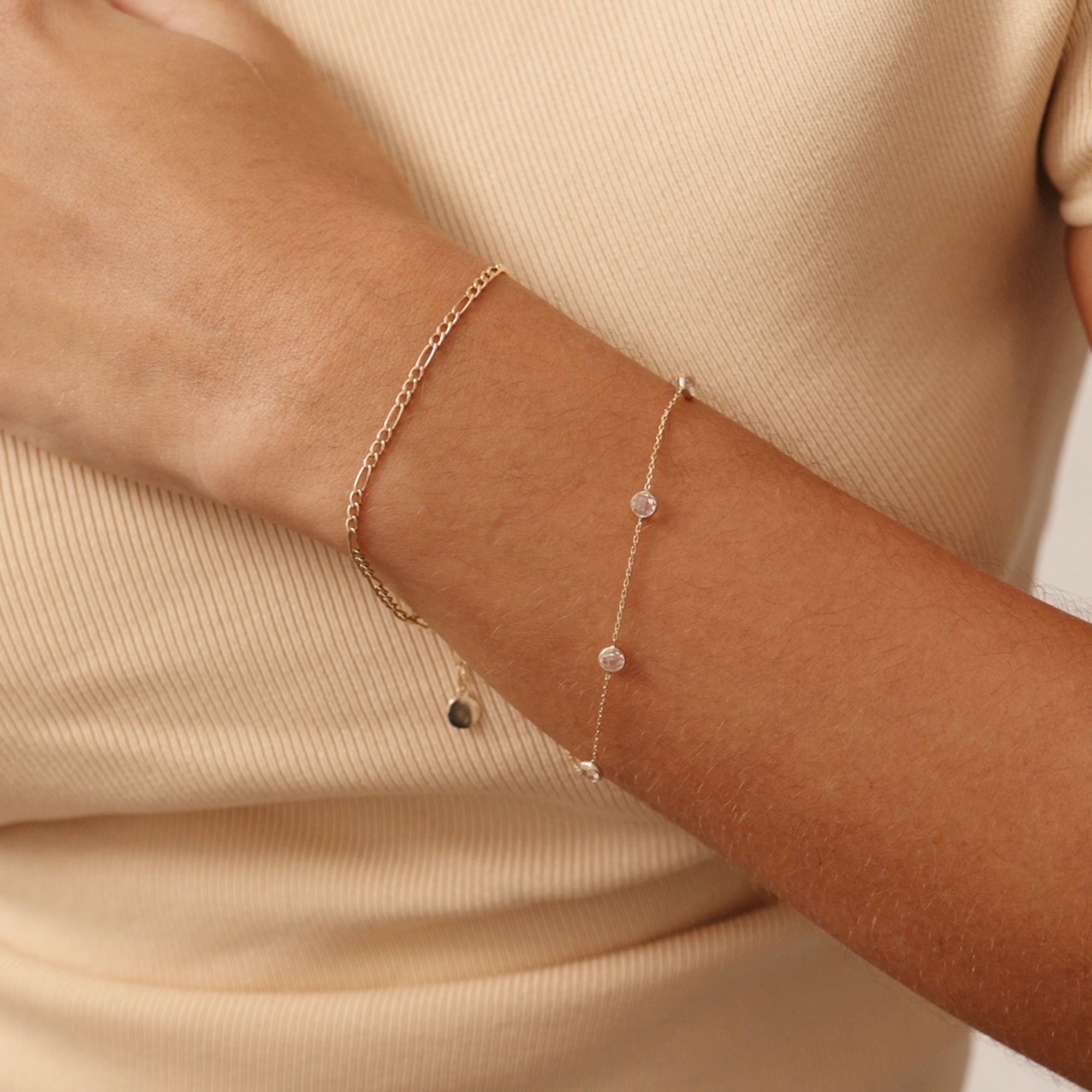 14K Real Solid Gold Figaro Bracelet featuring classic Figaro link chain design, suitable for men and women; perfect as a luxurious gift for special occasions like Christmas and anniversaries.