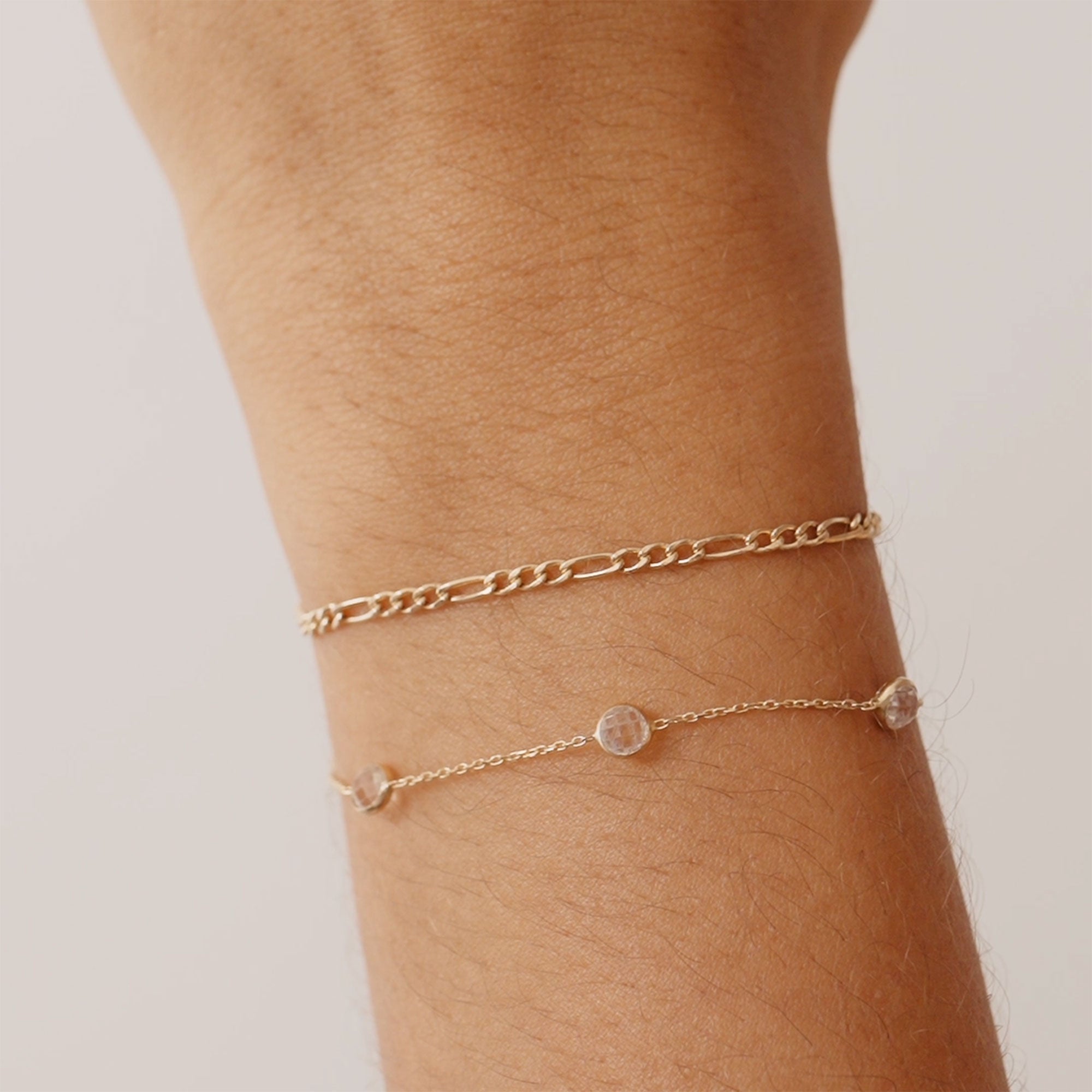 14K Real Solid Gold Figaro Bracelet featuring classic Figaro link chain design, suitable for men and women; perfect as a luxurious gift for special occasions like Christmas and anniversaries.